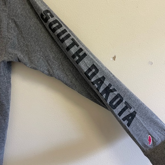 University of South Dakota T-shirt - Picture 3 of 7